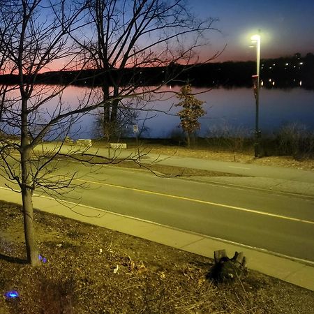 Kokomo Inn Bed And Breakfast Ottawa-Gatineau'S Only Tropical Riverfront B&B On The National Capital Cycling Pathway Route Verte #1 - For Adults Only - Chambre D'Hotes Tropical Aux Berges Des Outaouais Bnb #17542O Luaran gambar