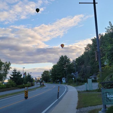 Kokomo Inn Bed And Breakfast Ottawa-Gatineau'S Only Tropical Riverfront B&B On The National Capital Cycling Pathway Route Verte #1 - For Adults Only - Chambre D'Hotes Tropical Aux Berges Des Outaouais Bnb #17542O Luaran gambar