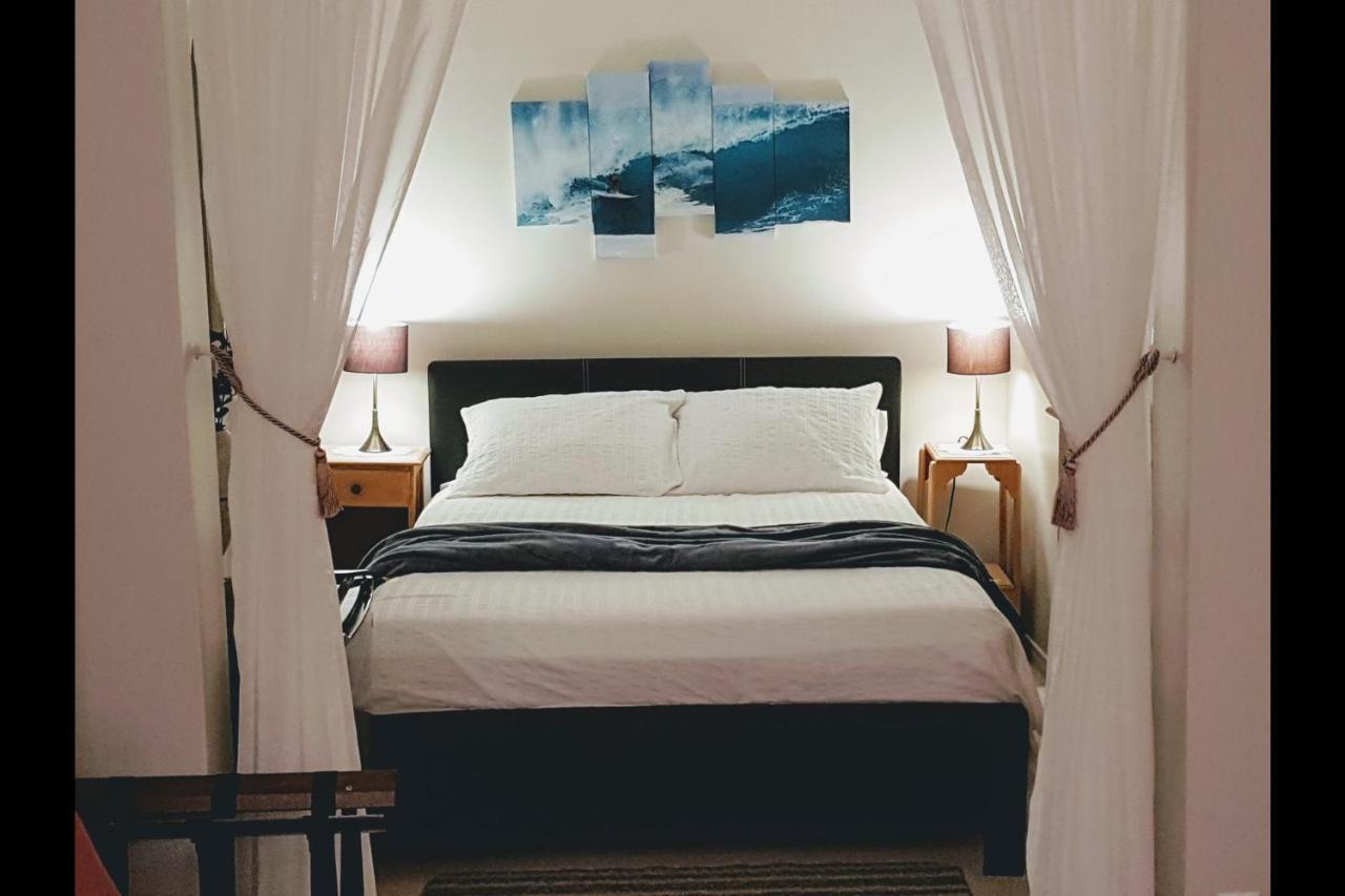 Kokomo Inn Bed And Breakfast Ottawa-Gatineau'S Only Tropical Riverfront B&B On The National Capital Cycling Pathway Route Verte #1 - For Adults Only - Chambre D'Hotes Tropical Aux Berges Des Outaouais Bnb #17542O Luaran gambar