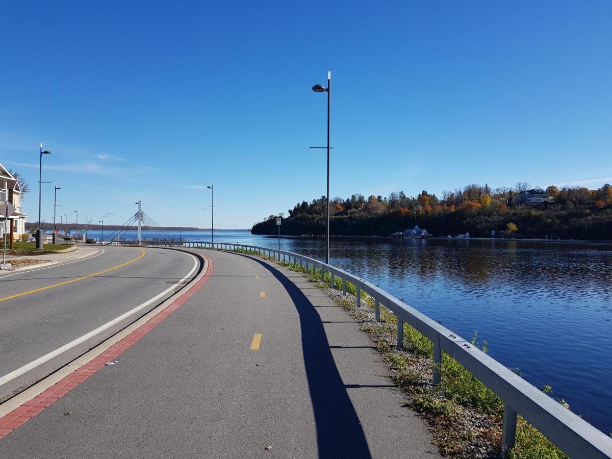 Kokomo Inn Bed And Breakfast Ottawa-Gatineau'S Only Tropical Riverfront B&B On The National Capital Cycling Pathway Route Verte #1 - For Adults Only - Chambre D'Hotes Tropical Aux Berges Des Outaouais Bnb #17542O Luaran gambar