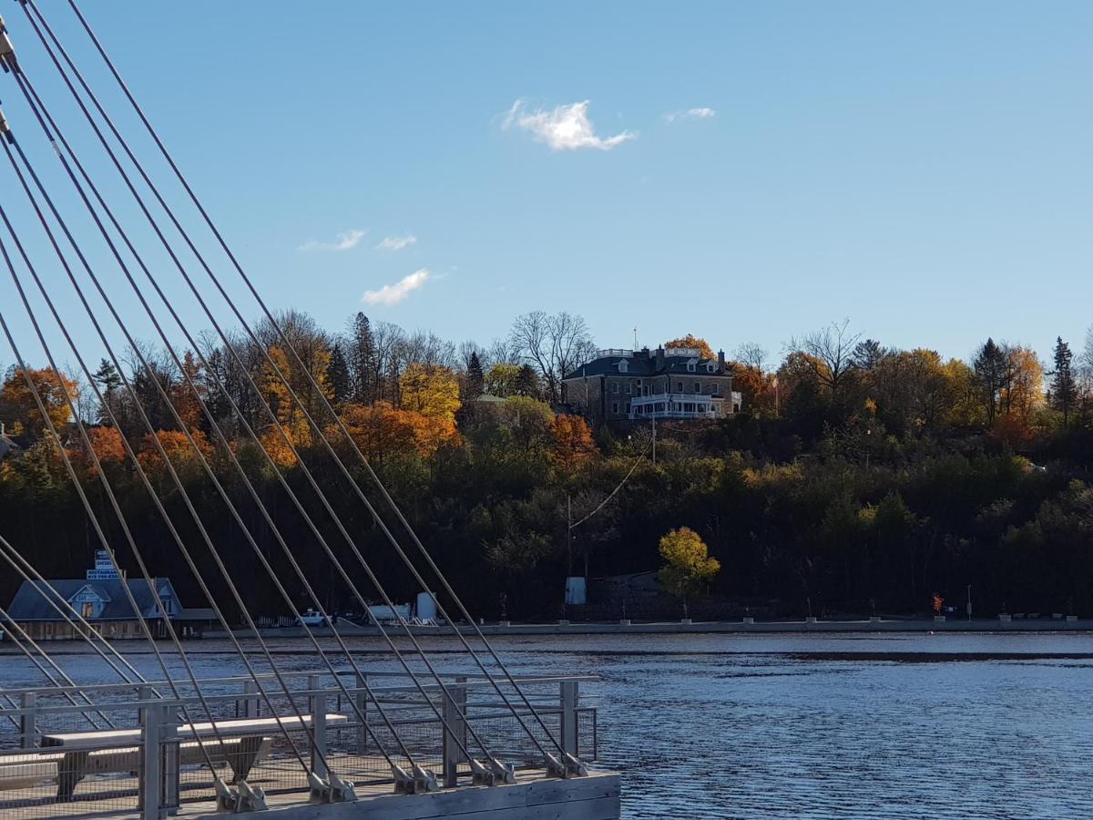 Kokomo Inn Bed And Breakfast Ottawa-Gatineau'S Only Tropical Riverfront B&B On The National Capital Cycling Pathway Route Verte #1 - For Adults Only - Chambre D'Hotes Tropical Aux Berges Des Outaouais Bnb #17542O Luaran gambar