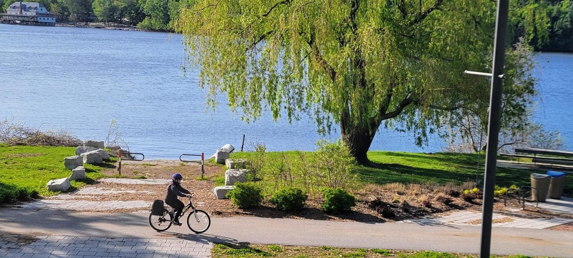 Kokomo Inn Bed And Breakfast Ottawa-Gatineau'S Only Tropical Riverfront B&B On The National Capital Cycling Pathway Route Verte #1 - For Adults Only - Chambre D'Hotes Tropical Aux Berges Des Outaouais Bnb #17542O Luaran gambar
