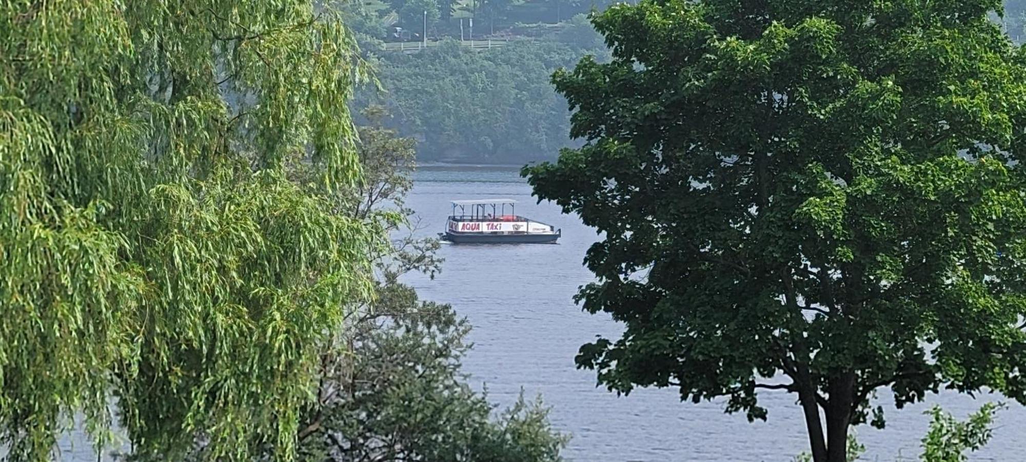 Kokomo Inn Bed And Breakfast Ottawa-Gatineau'S Only Tropical Riverfront B&B On The National Capital Cycling Pathway Route Verte #1 - For Adults Only - Chambre D'Hotes Tropical Aux Berges Des Outaouais Bnb #17542O Luaran gambar
