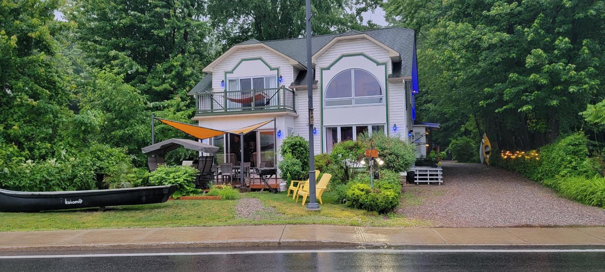 Kokomo Inn Bed And Breakfast Ottawa-Gatineau'S Only Tropical Riverfront B&B On The National Capital Cycling Pathway Route Verte #1 - For Adults Only - Chambre D'Hotes Tropical Aux Berges Des Outaouais Bnb #17542O Luaran gambar