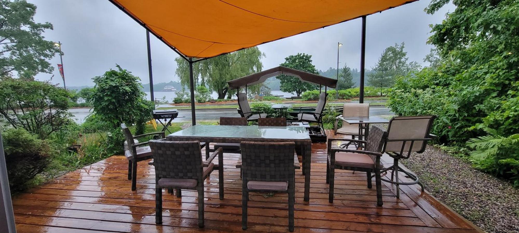 Kokomo Inn Bed And Breakfast Ottawa-Gatineau'S Only Tropical Riverfront B&B On The National Capital Cycling Pathway Route Verte #1 - For Adults Only - Chambre D'Hotes Tropical Aux Berges Des Outaouais Bnb #17542O Luaran gambar