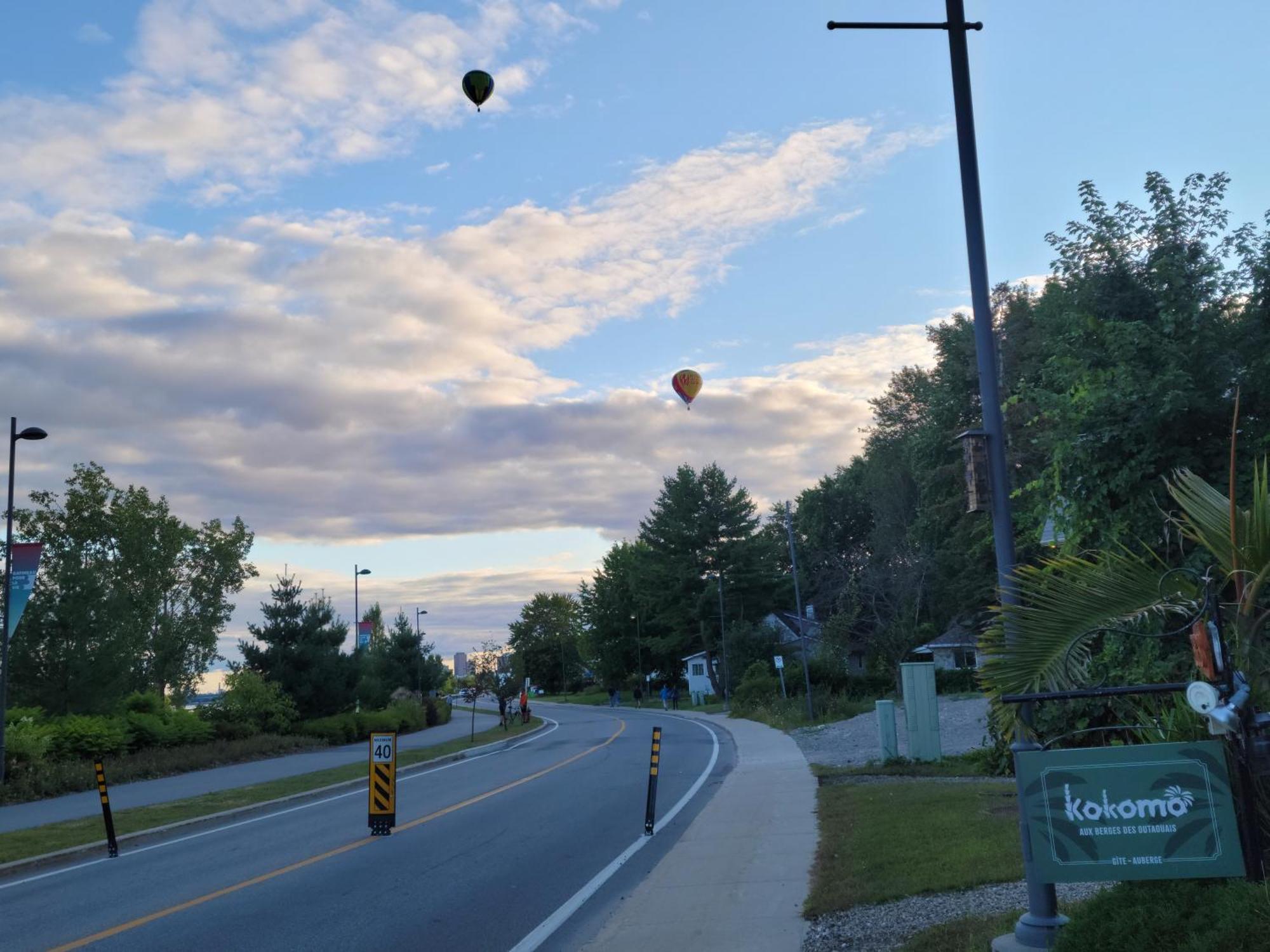 Kokomo Inn Bed And Breakfast Ottawa-Gatineau'S Only Tropical Riverfront B&B On The National Capital Cycling Pathway Route Verte #1 - For Adults Only - Chambre D'Hotes Tropical Aux Berges Des Outaouais Bnb #17542O Luaran gambar