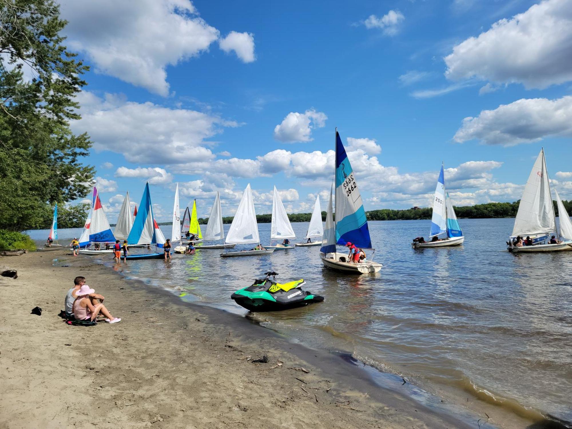 Kokomo Inn Bed And Breakfast Ottawa-Gatineau'S Only Tropical Riverfront B&B On The National Capital Cycling Pathway Route Verte #1 - For Adults Only - Chambre D'Hotes Tropical Aux Berges Des Outaouais Bnb #17542O Luaran gambar