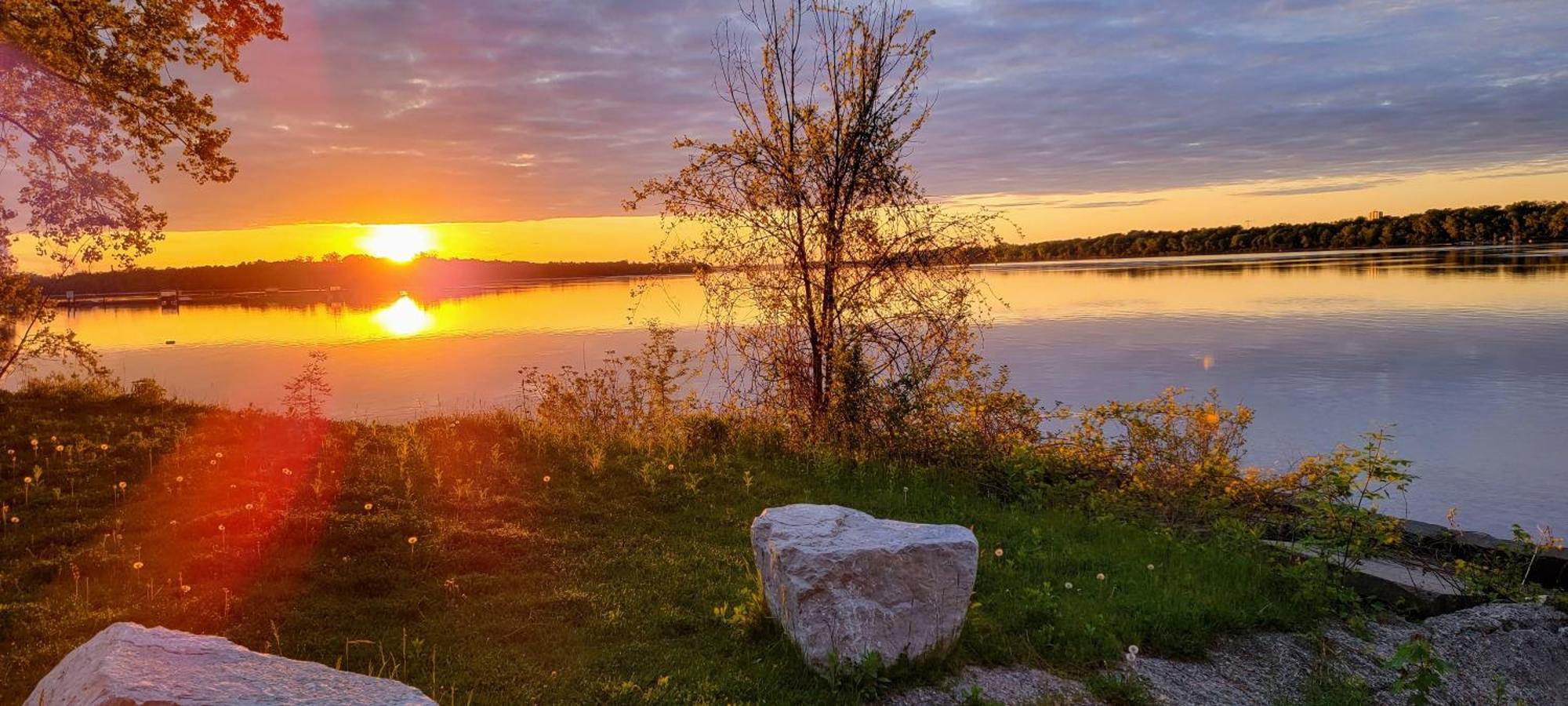 Kokomo Inn Bed And Breakfast Ottawa-Gatineau'S Only Tropical Riverfront B&B On The National Capital Cycling Pathway Route Verte #1 - For Adults Only - Chambre D'Hotes Tropical Aux Berges Des Outaouais Bnb #17542O Luaran gambar