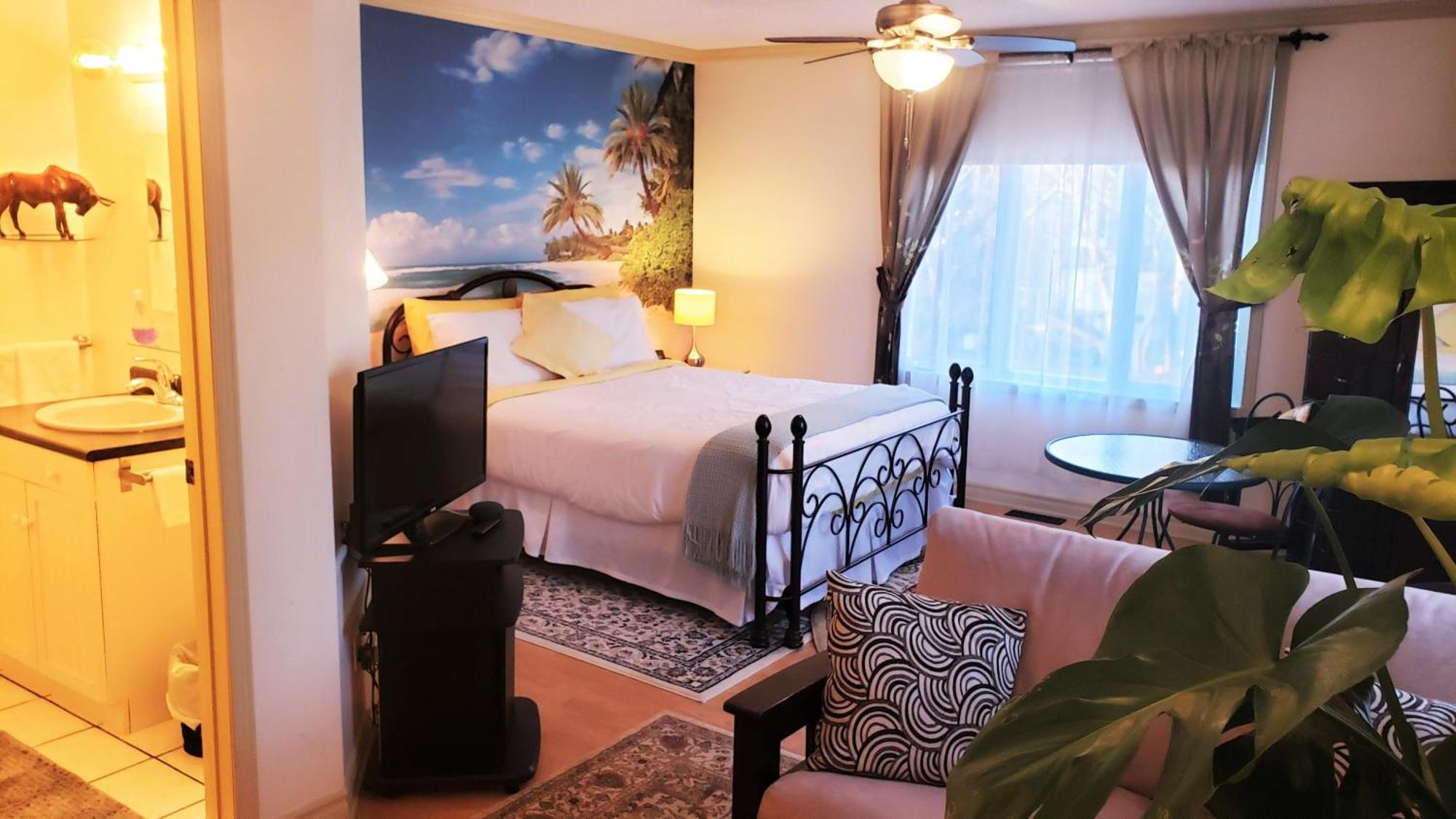 Kokomo Inn Bed And Breakfast Ottawa-Gatineau'S Only Tropical Riverfront B&B On The National Capital Cycling Pathway Route Verte #1 - For Adults Only - Chambre D'Hotes Tropical Aux Berges Des Outaouais Bnb #17542O Luaran gambar