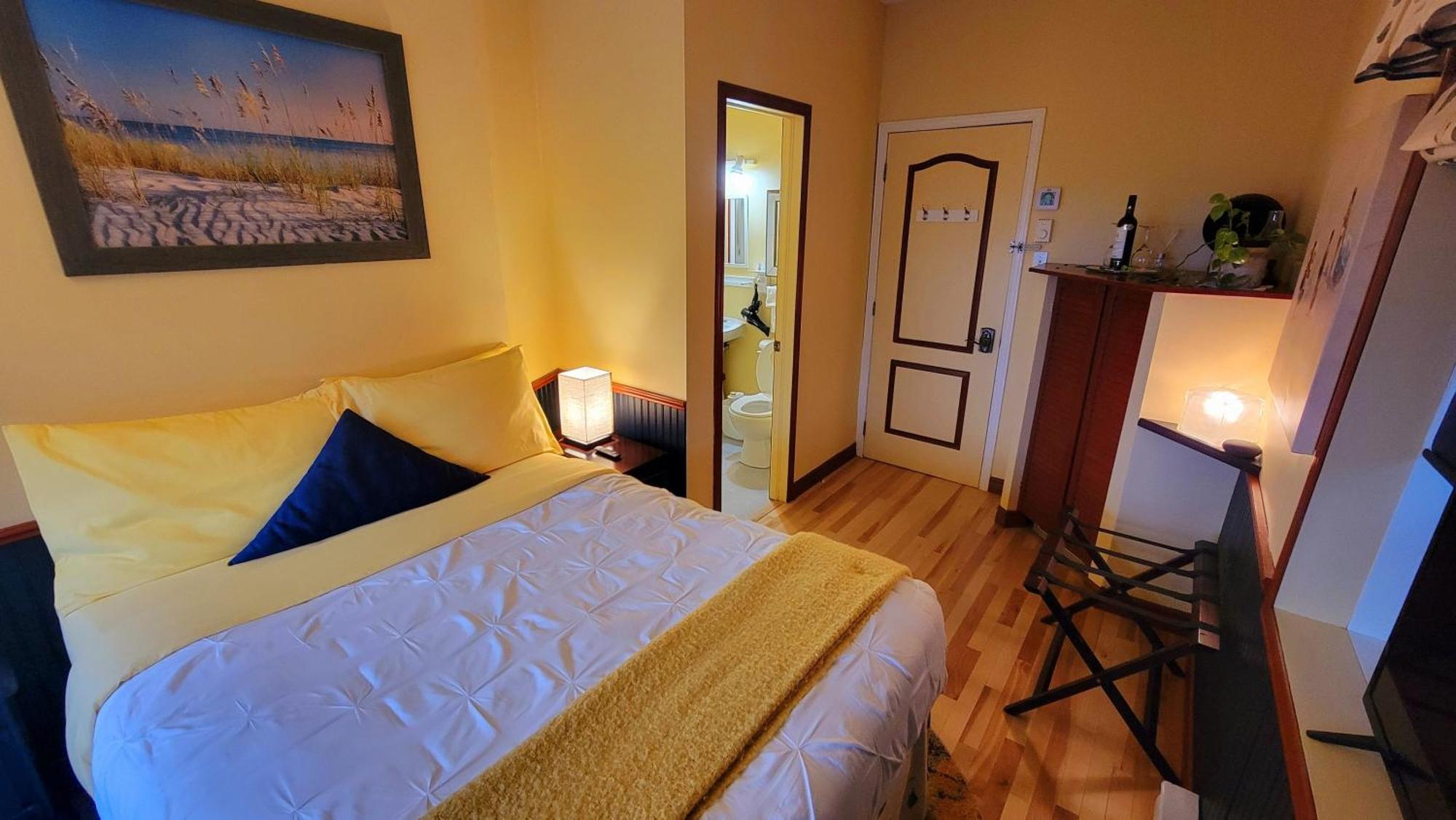 Kokomo Inn Bed And Breakfast Ottawa-Gatineau'S Only Tropical Riverfront B&B On The National Capital Cycling Pathway Route Verte #1 - For Adults Only - Chambre D'Hotes Tropical Aux Berges Des Outaouais Bnb #17542O Luaran gambar
