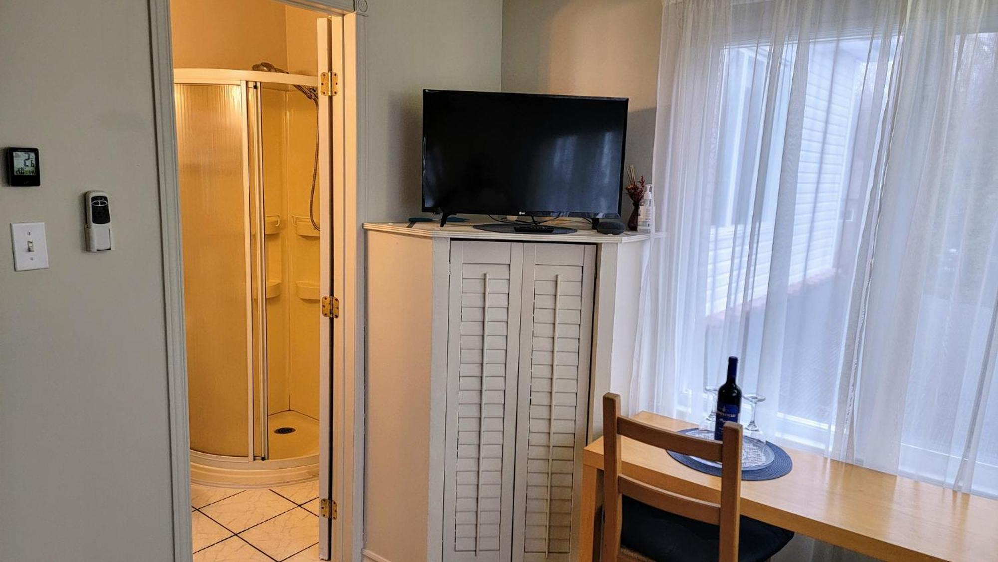 Kokomo Inn Bed And Breakfast Ottawa-Gatineau'S Only Tropical Riverfront B&B On The National Capital Cycling Pathway Route Verte #1 - For Adults Only - Chambre D'Hotes Tropical Aux Berges Des Outaouais Bnb #17542O Luaran gambar