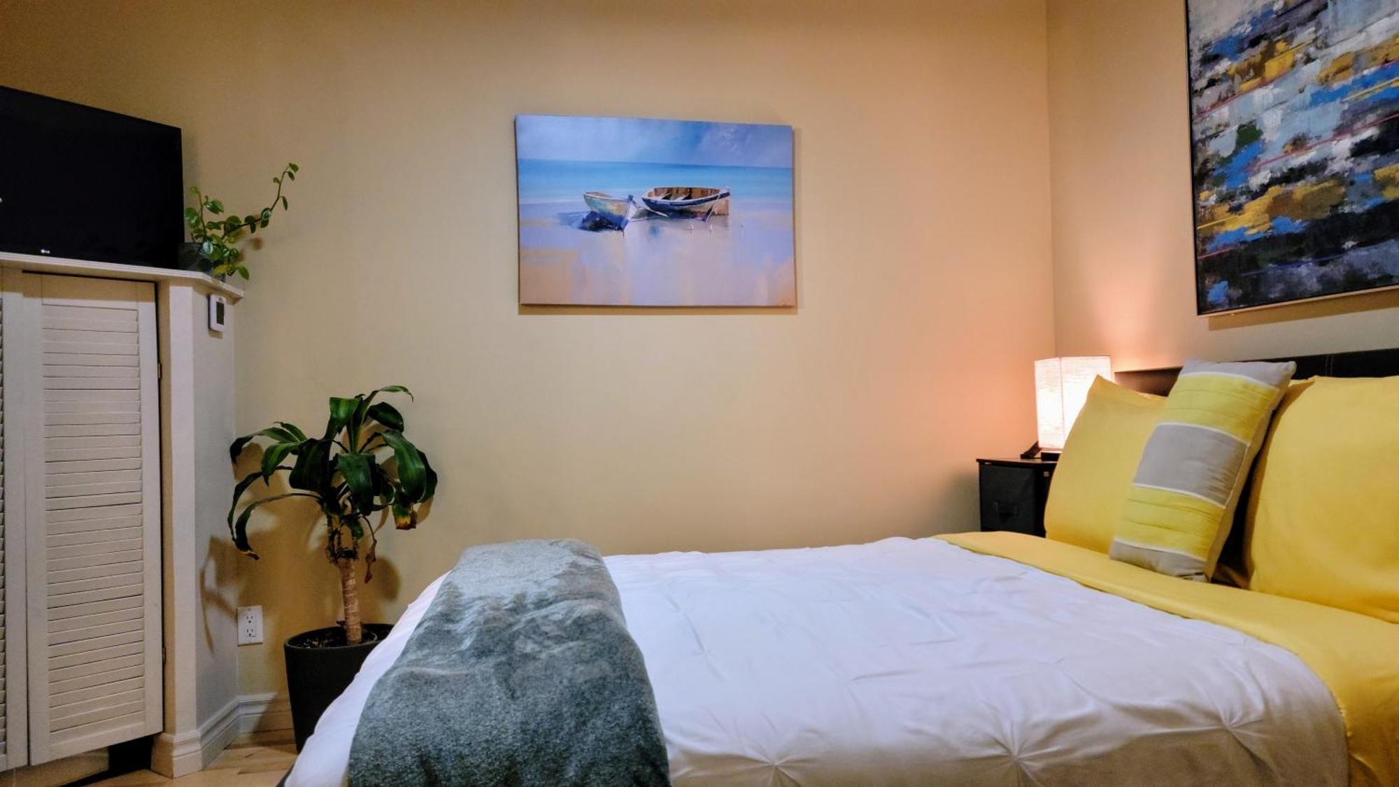 Kokomo Inn Bed And Breakfast Ottawa-Gatineau'S Only Tropical Riverfront B&B On The National Capital Cycling Pathway Route Verte #1 - For Adults Only - Chambre D'Hotes Tropical Aux Berges Des Outaouais Bnb #17542O Bilik gambar