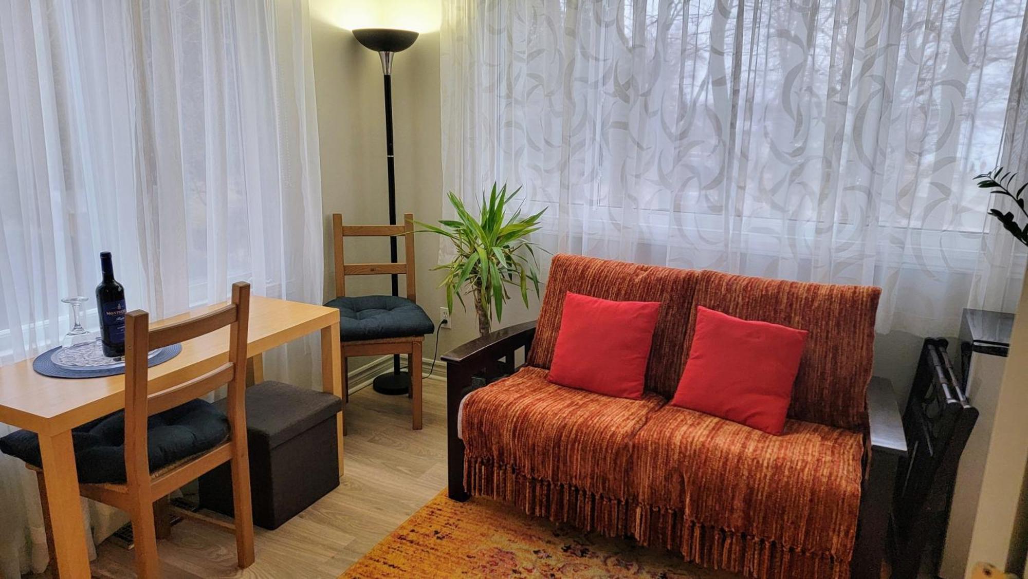 Kokomo Inn Bed And Breakfast Ottawa-Gatineau'S Only Tropical Riverfront B&B On The National Capital Cycling Pathway Route Verte #1 - For Adults Only - Chambre D'Hotes Tropical Aux Berges Des Outaouais Bnb #17542O Bilik gambar