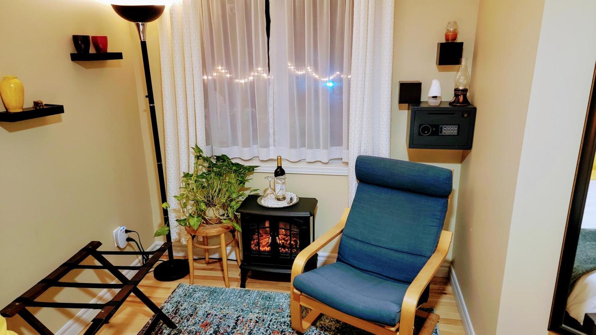 Kokomo Inn Bed And Breakfast Ottawa-Gatineau'S Only Tropical Riverfront B&B On The National Capital Cycling Pathway Route Verte #1 - For Adults Only - Chambre D'Hotes Tropical Aux Berges Des Outaouais Bnb #17542O Bilik gambar