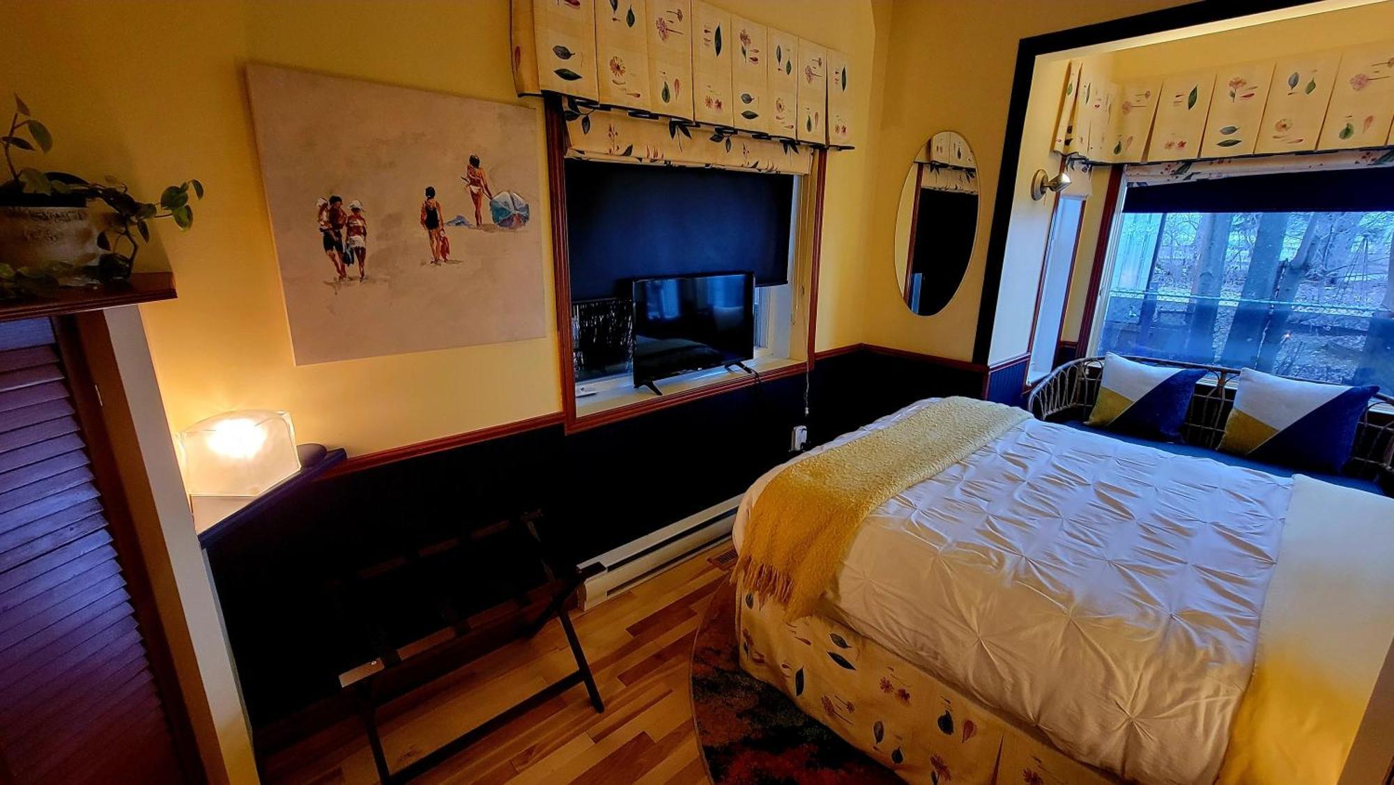 Kokomo Inn Bed And Breakfast Ottawa-Gatineau'S Only Tropical Riverfront B&B On The National Capital Cycling Pathway Route Verte #1 - For Adults Only - Chambre D'Hotes Tropical Aux Berges Des Outaouais Bnb #17542O Bilik gambar